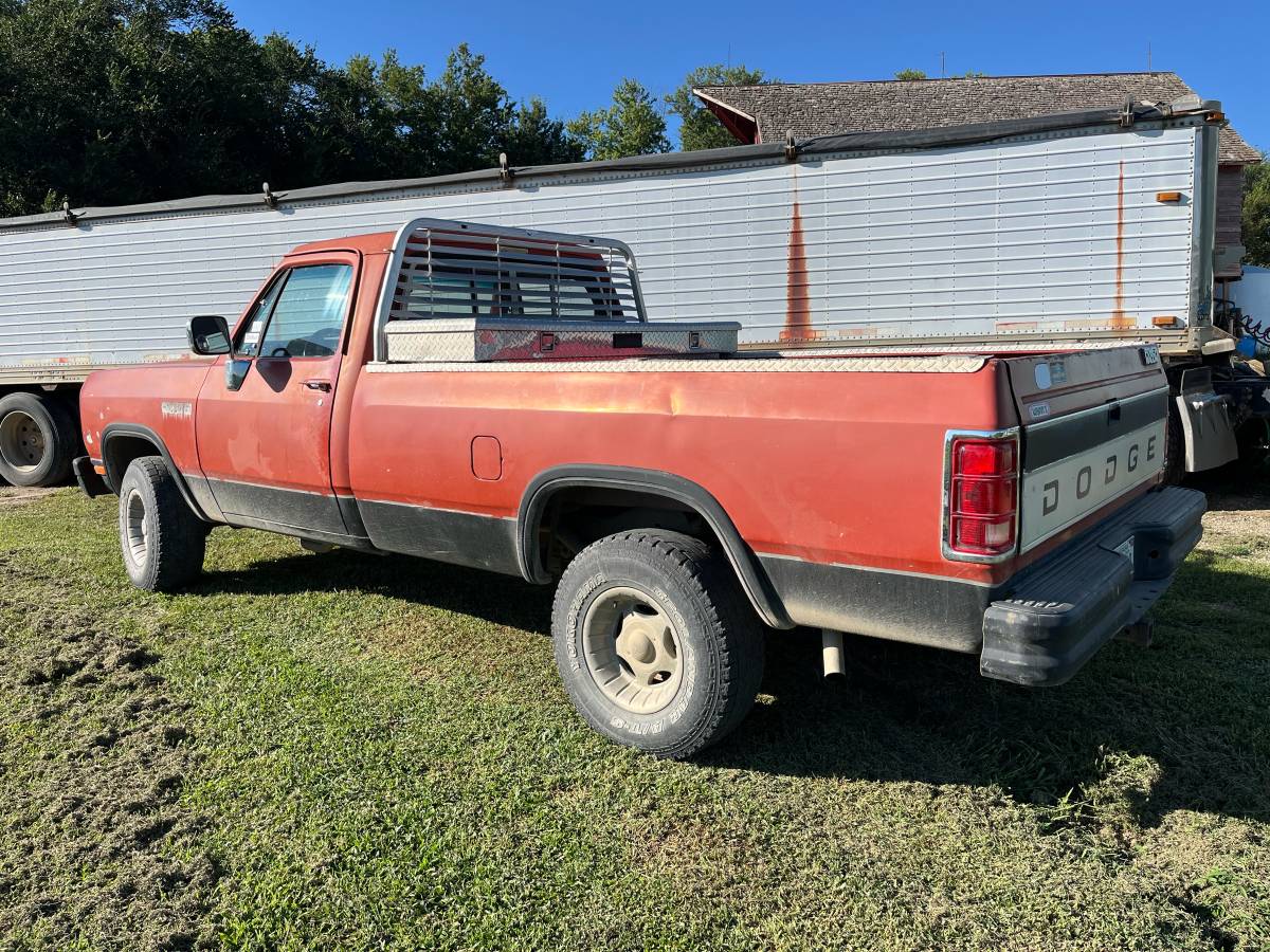 Dodge-w150-1991-red-3