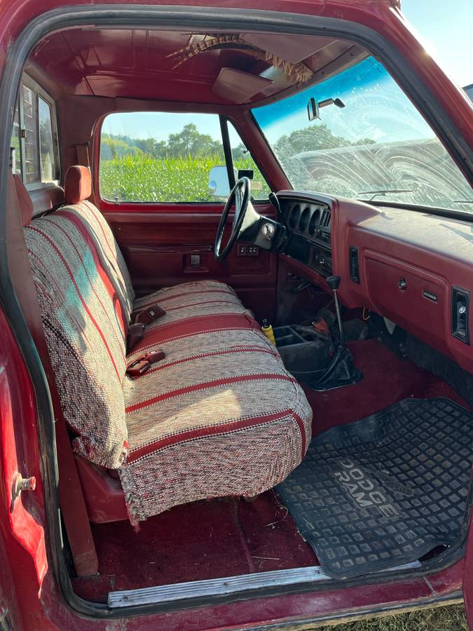 Dodge-w150-1991-red-4