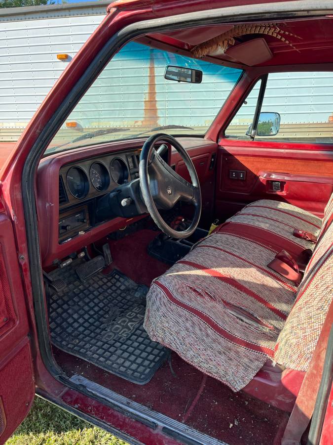 Dodge-w150-1991-red-5