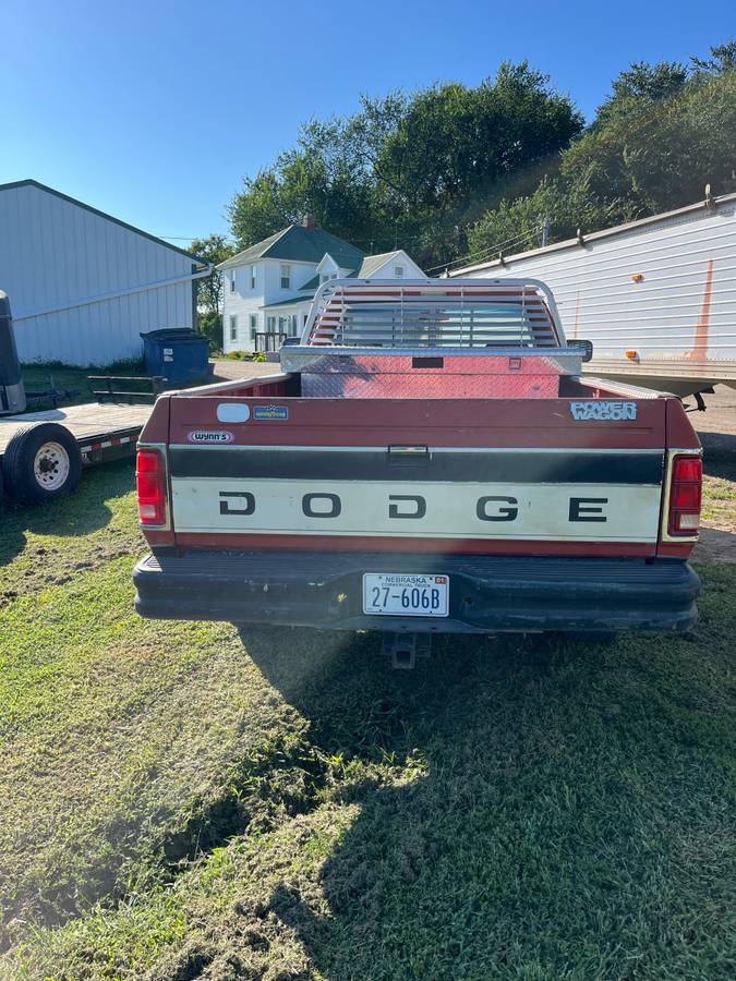 Dodge-w150-1991-red-6