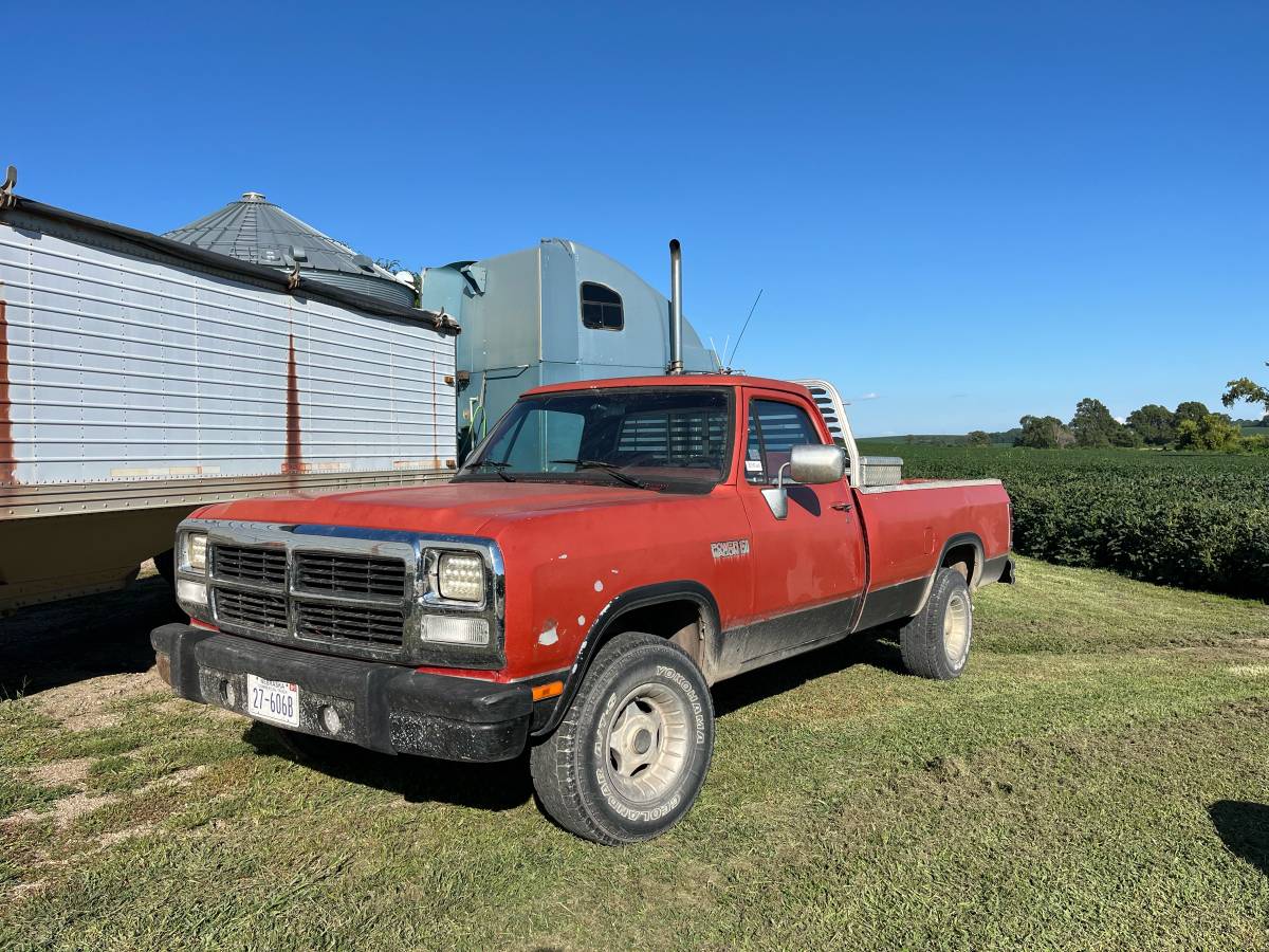 Dodge-w150-1991-red