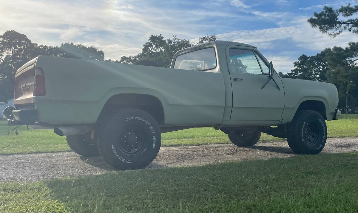Dodge-w200-1977-green-1