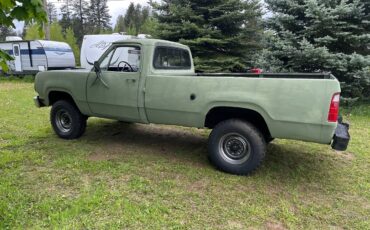 Dodge-w200-military-vehicle-1977-green-1