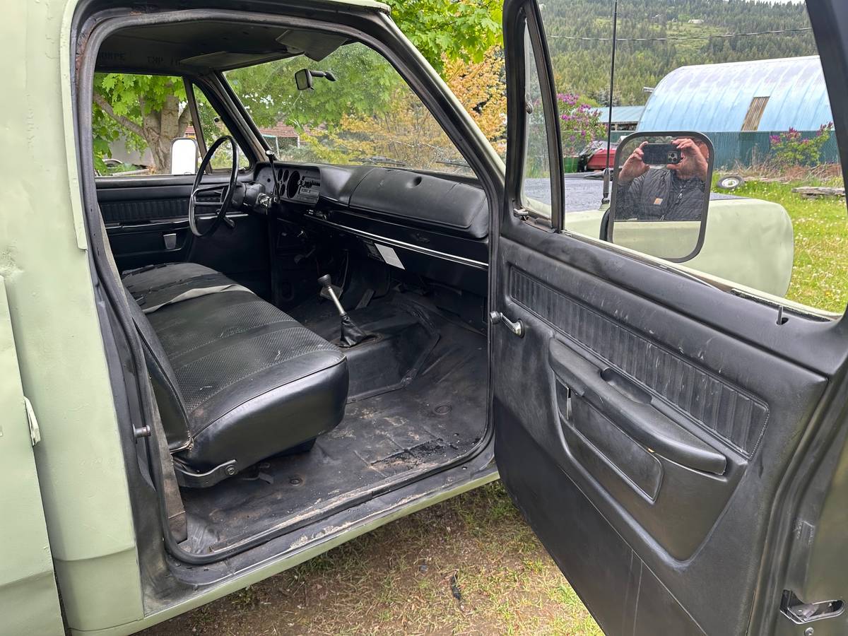 Dodge-w200-military-vehicle-1977-green-10