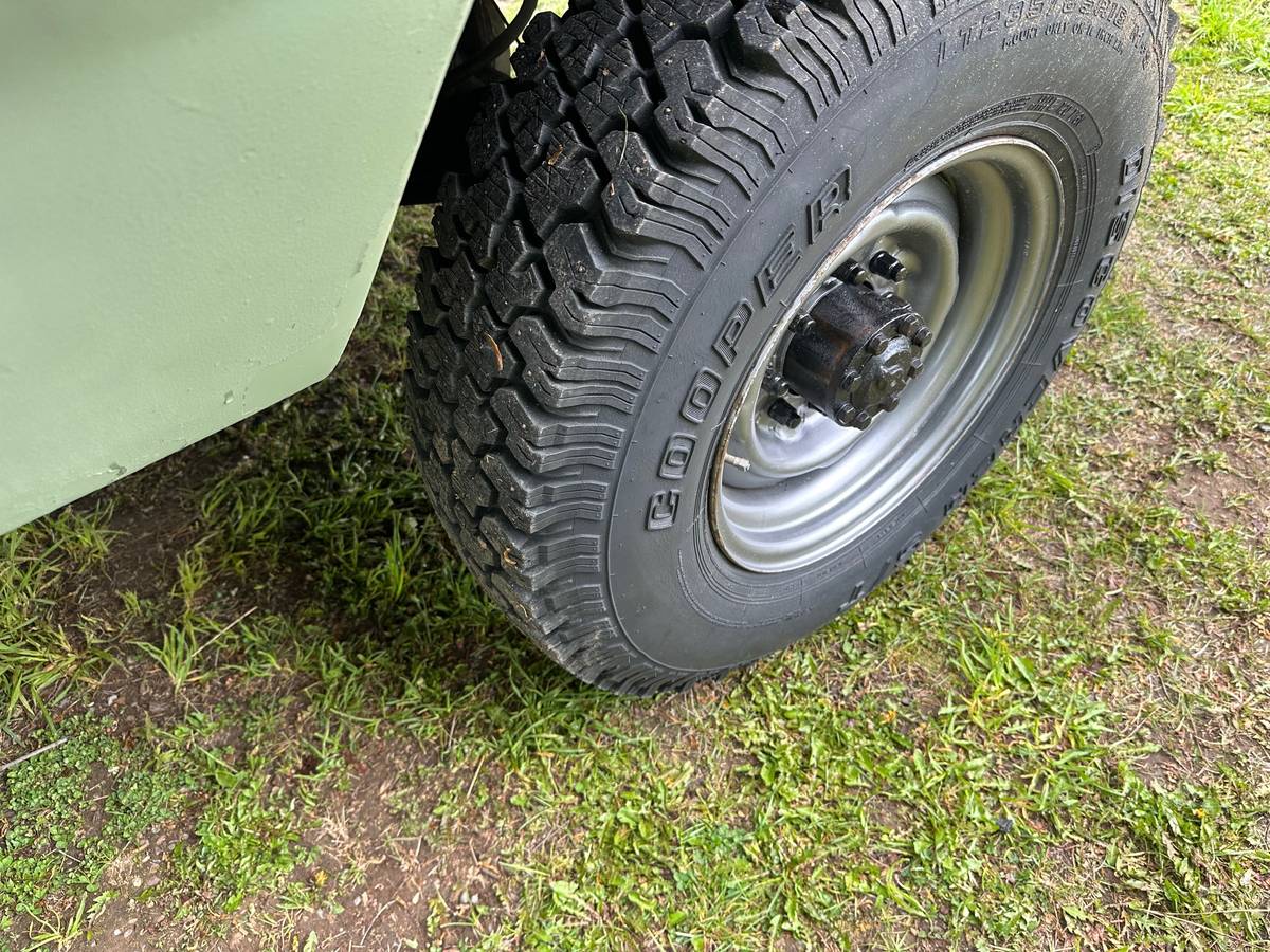 Dodge-w200-military-vehicle-1977-green-11
