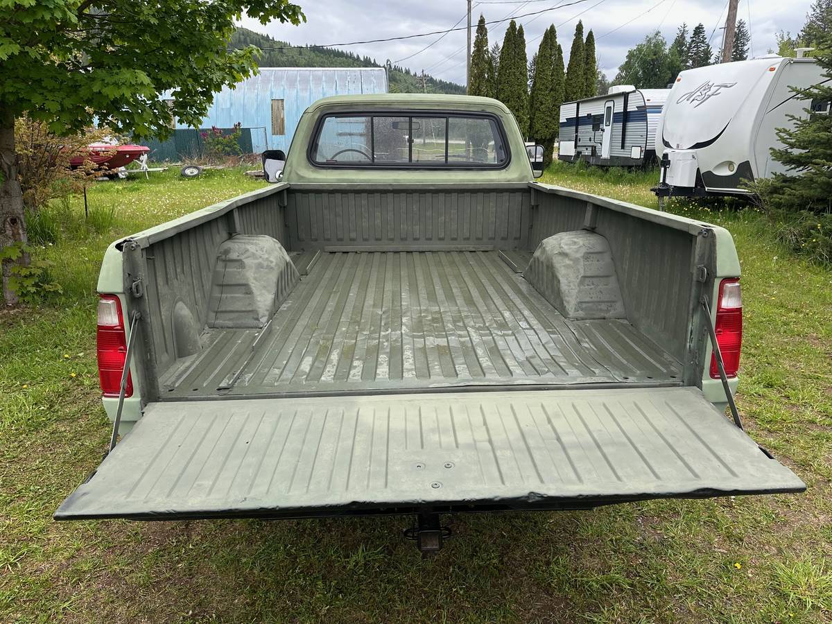 Dodge-w200-military-vehicle-1977-green-3