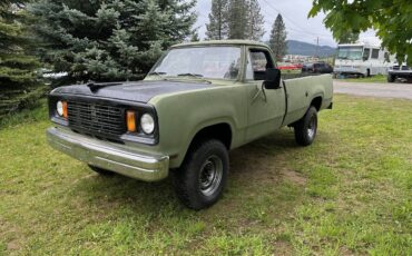 Dodge-w200-military-vehicle-1977-green