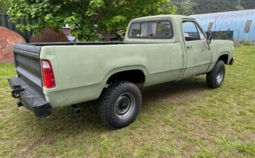 Dodge-w200-military-vehicle-1977-green-4