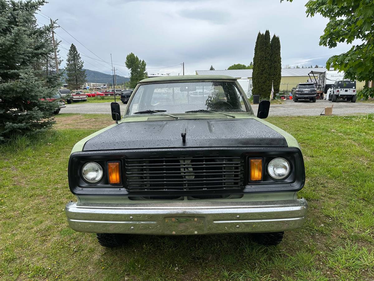 Dodge-w200-military-vehicle-1977-green-5