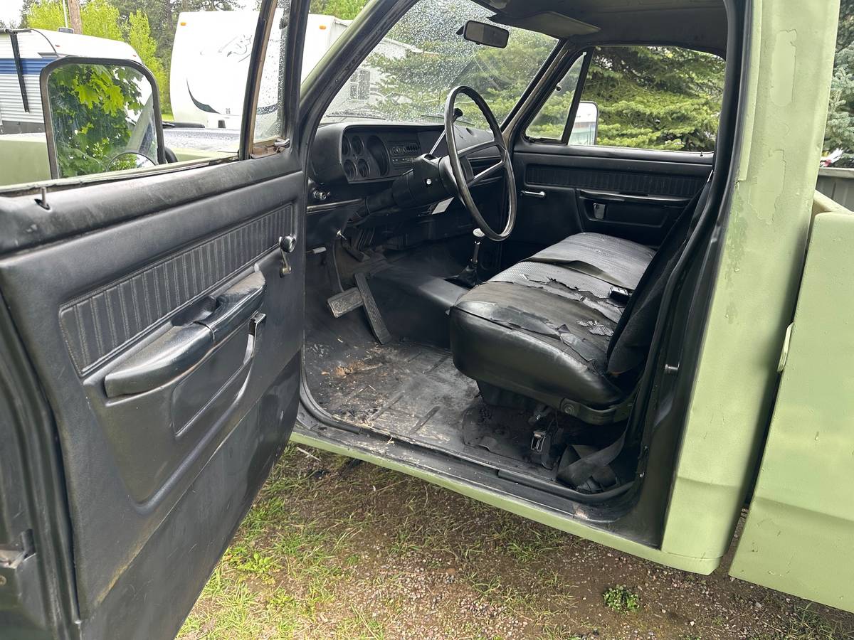 Dodge-w200-military-vehicle-1977-green-9