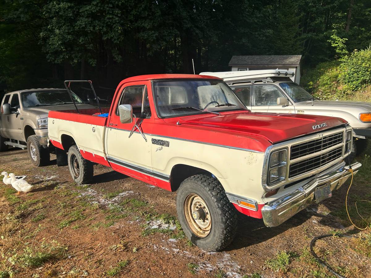 Dodge-w200-power-wagon-1980-red-8