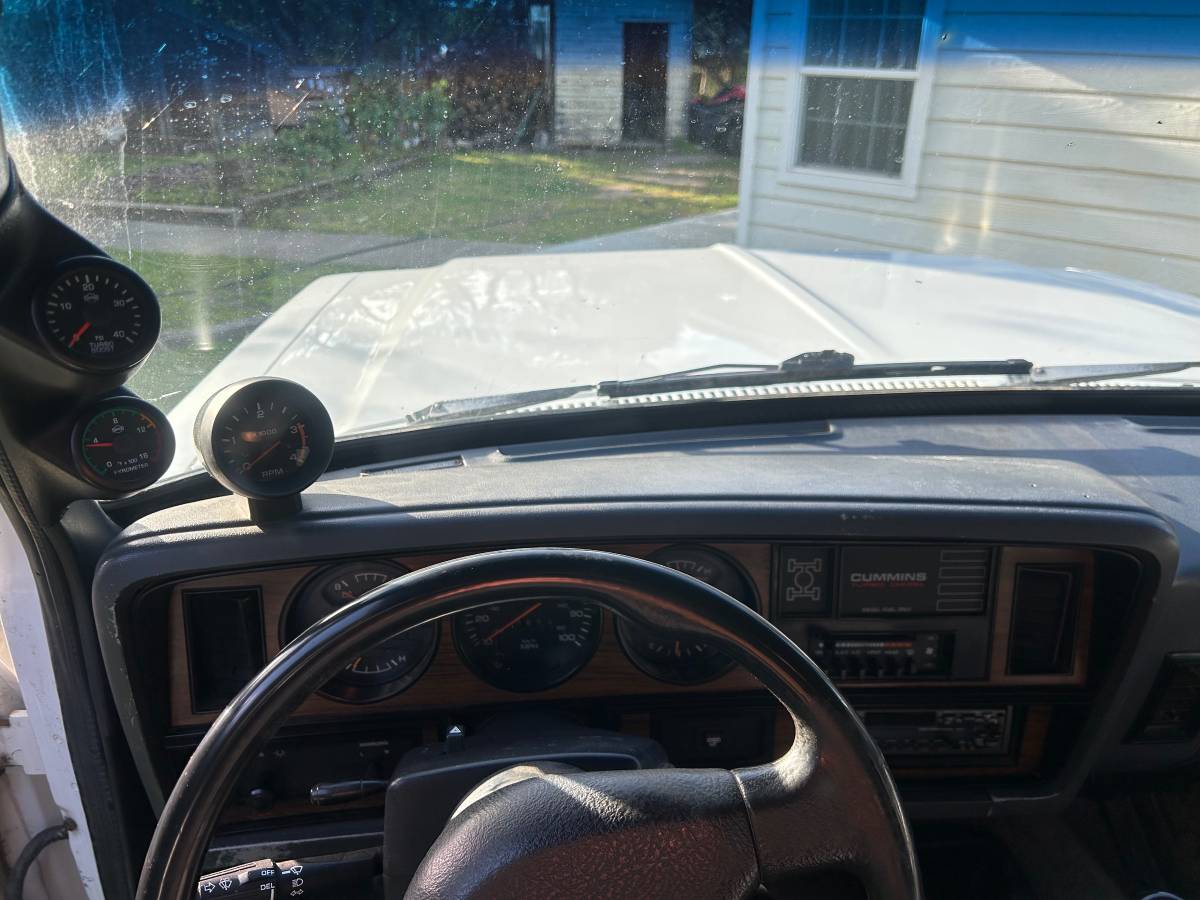 Dodge-w250-diesel-1992-white-1