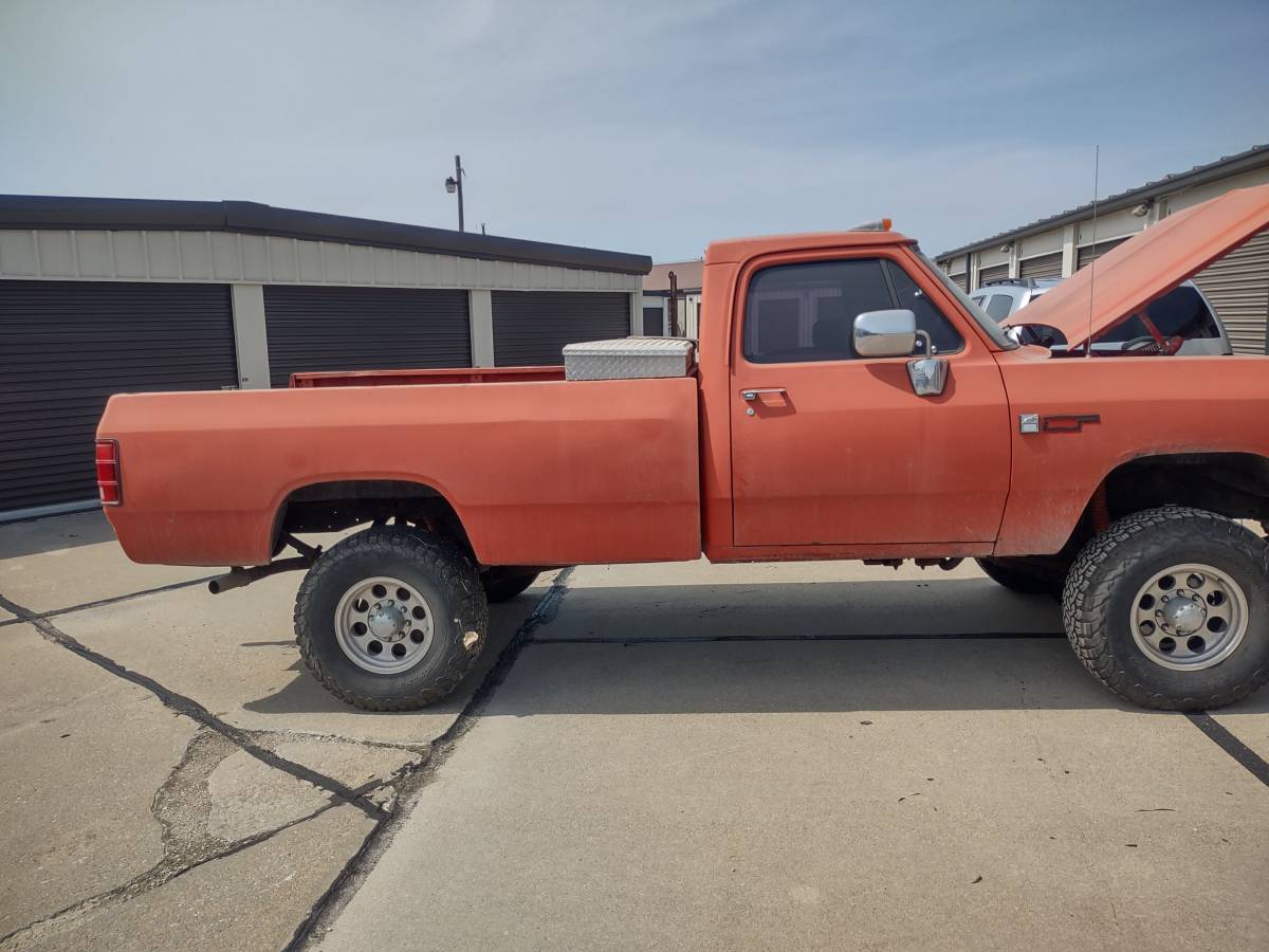 Dodge-w250-four-by-four-1989-red-1