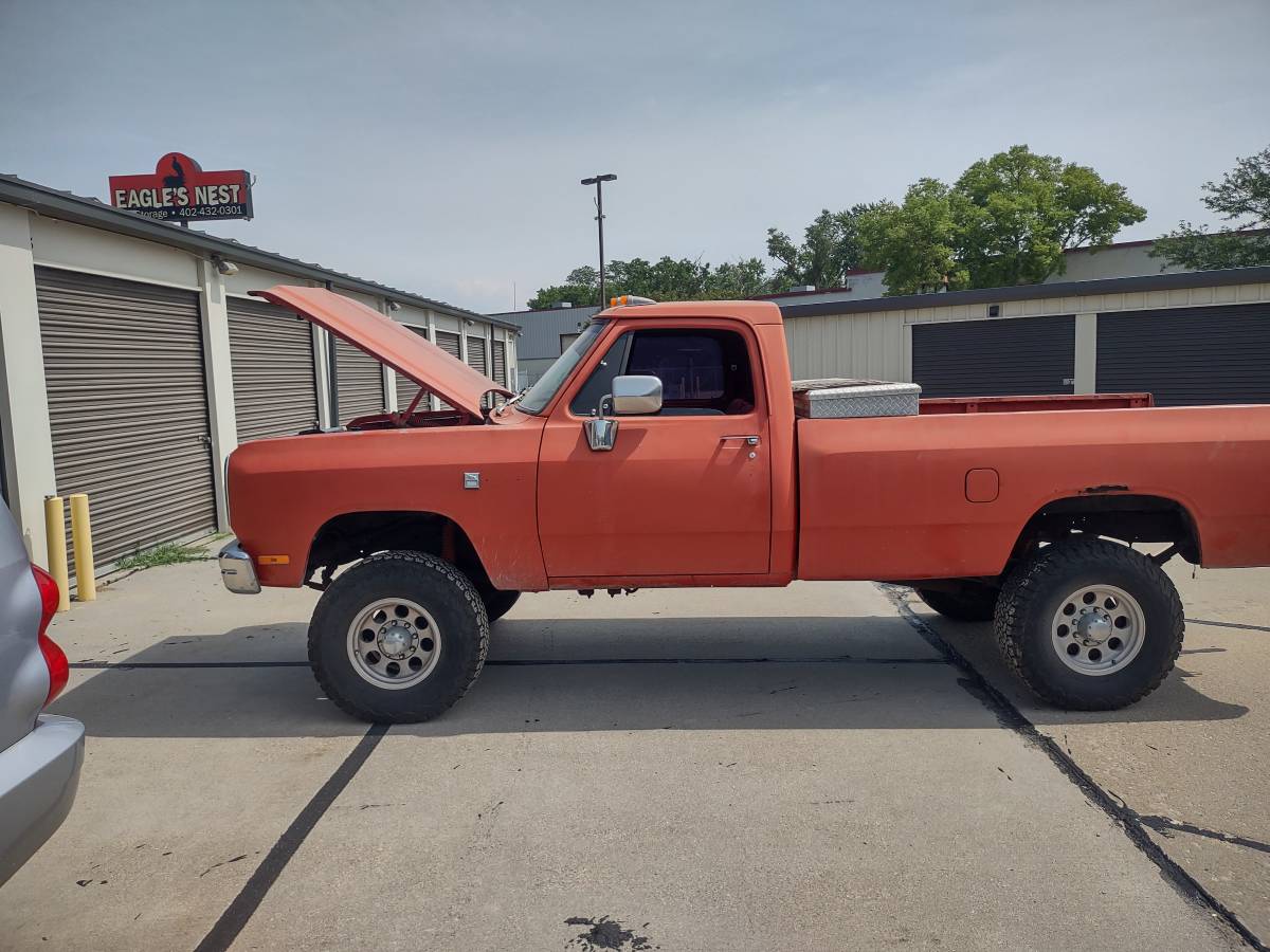 Dodge-w250-four-by-four-1989-red-3