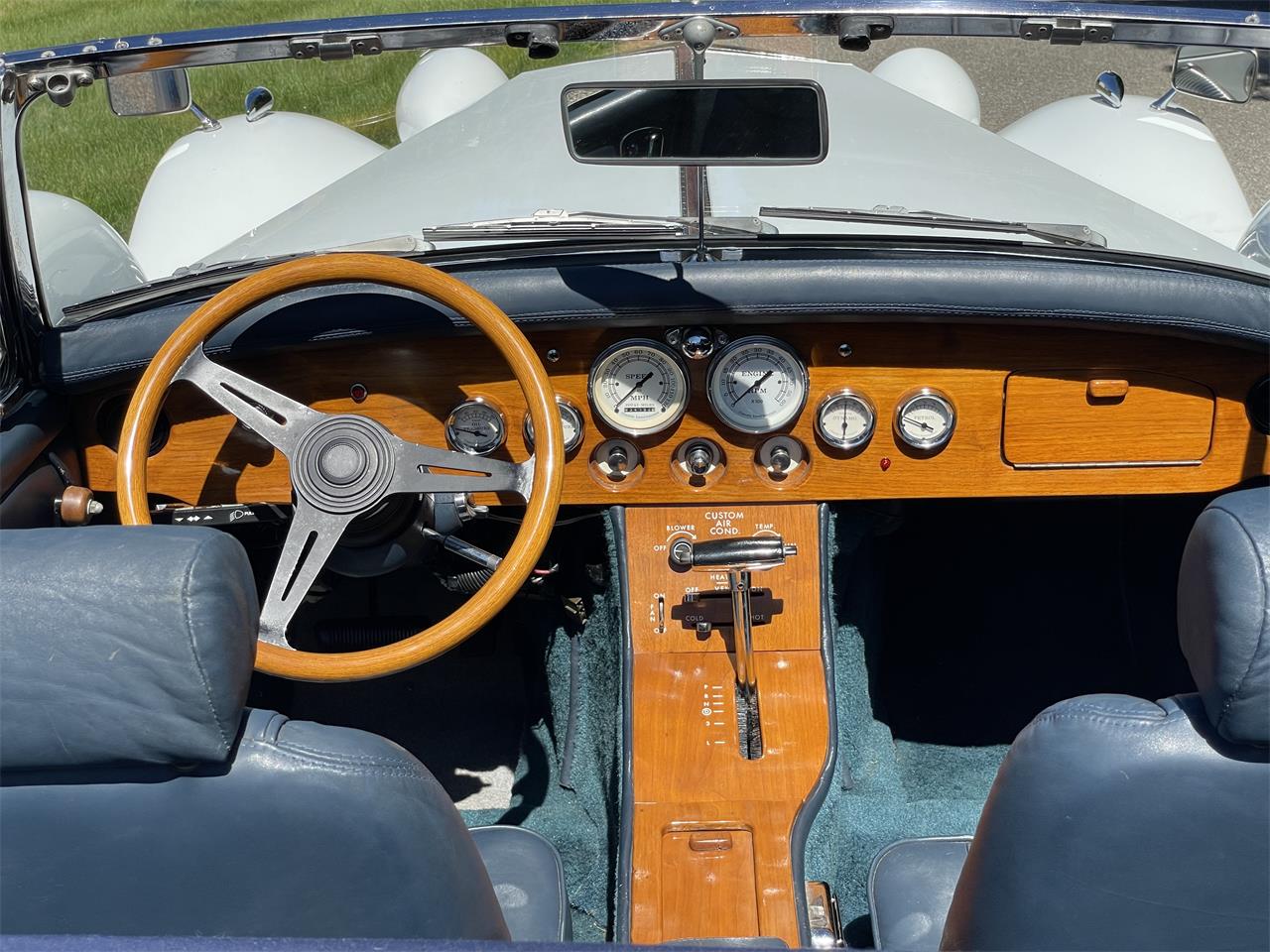 Duesenberg-Custom-1932-White-Blue-13