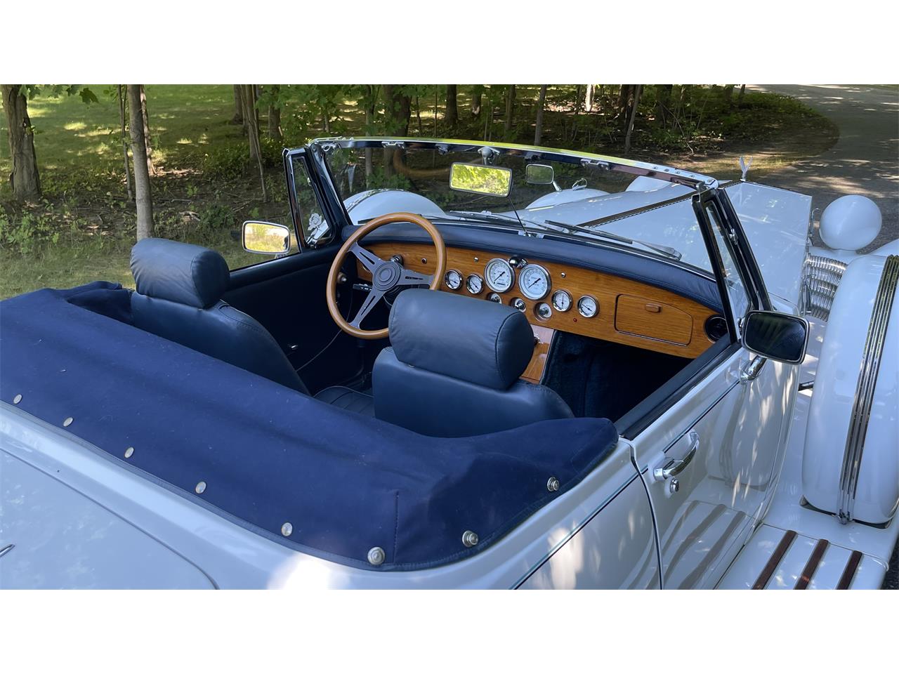 Duesenberg-Custom-1932-White-Blue-26