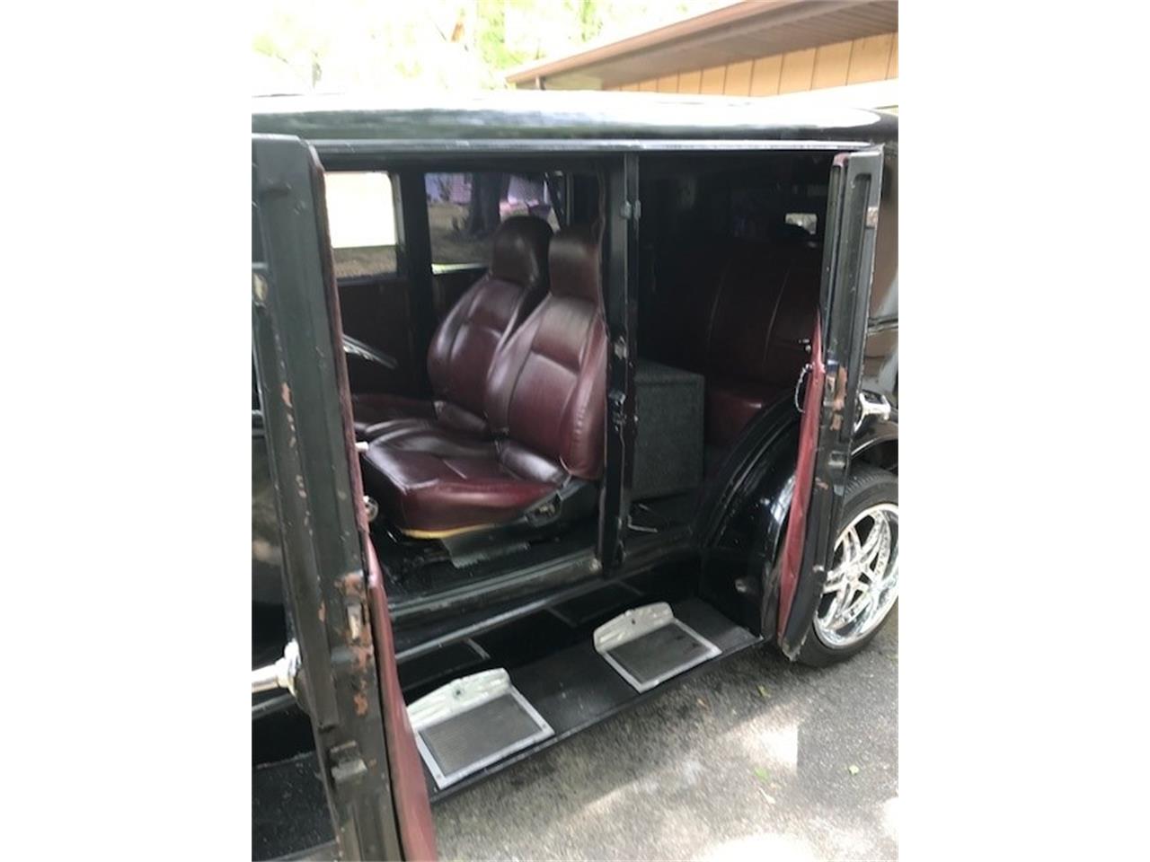 Durant-Sedan-1931-Black-Burgundy-2