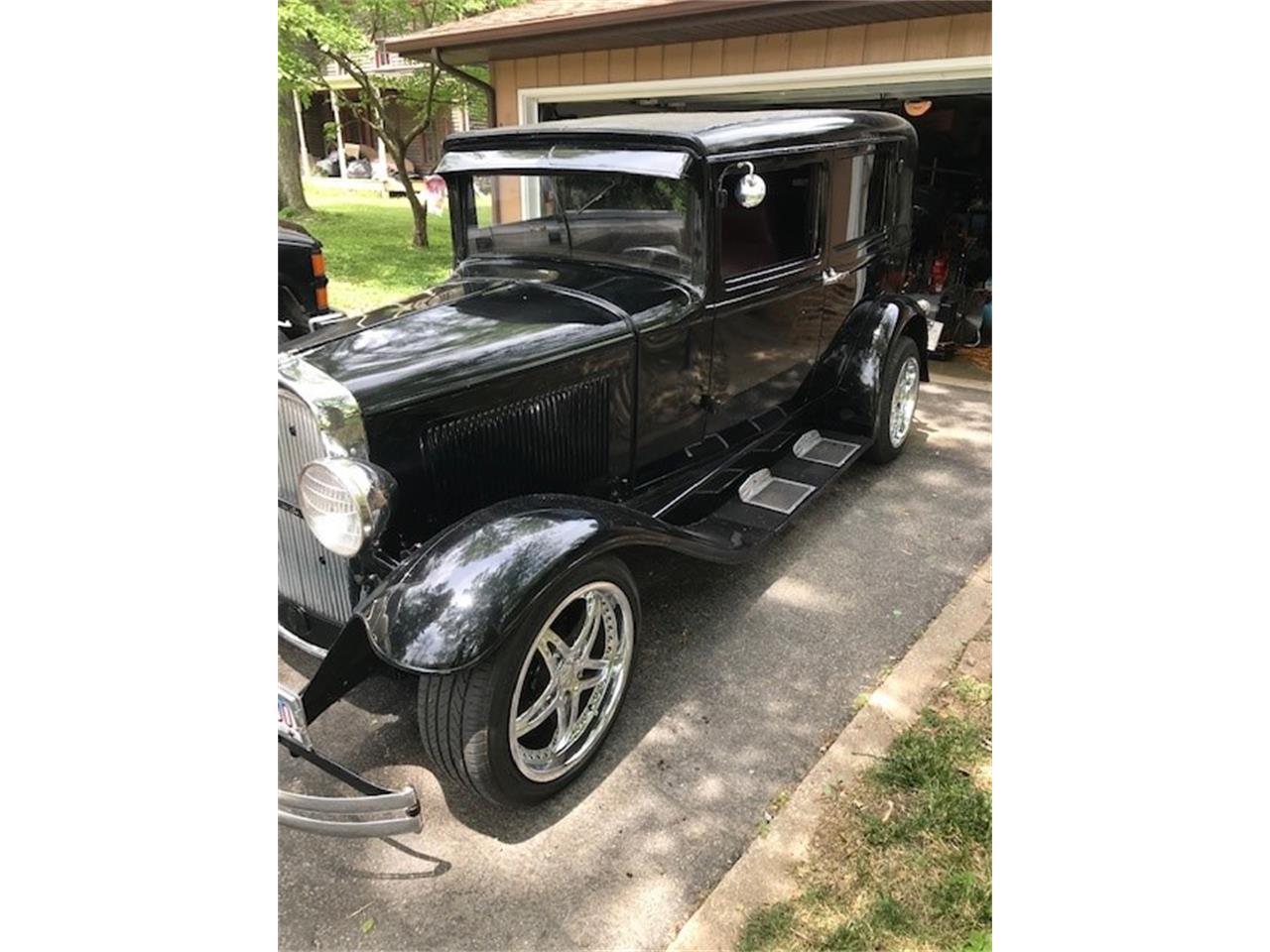 Durant-Sedan-1931-Black-Burgundy-4