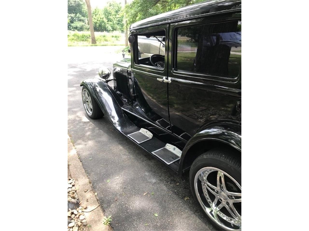 Durant-Sedan-1931-Black-Burgundy