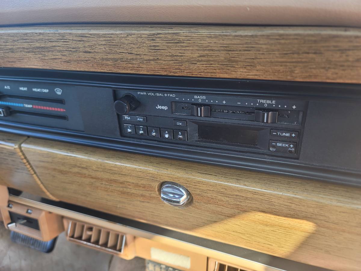 Eep-grand-wagoneer-1988-8