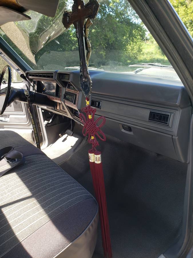 F250-2wd-6.-9-i.-d.-i-diesel-1985-grey-1
