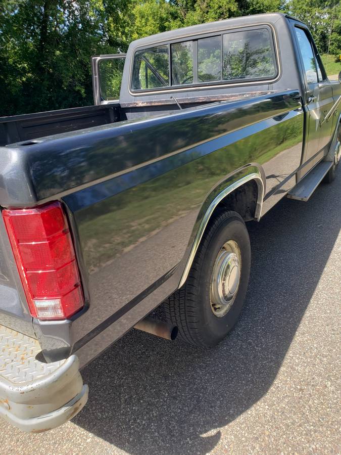 F250-2wd-6.-9-i.-d.-i-diesel-1985-grey-2