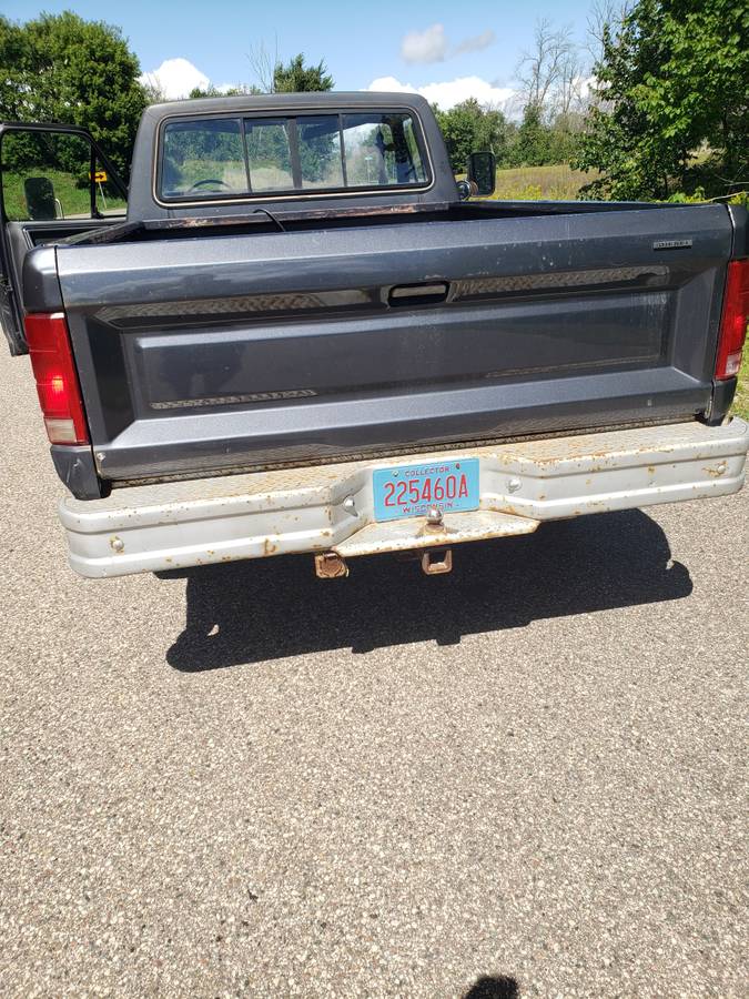 F250-2wd-6.-9-i.-d.-i-diesel-1985-grey-3