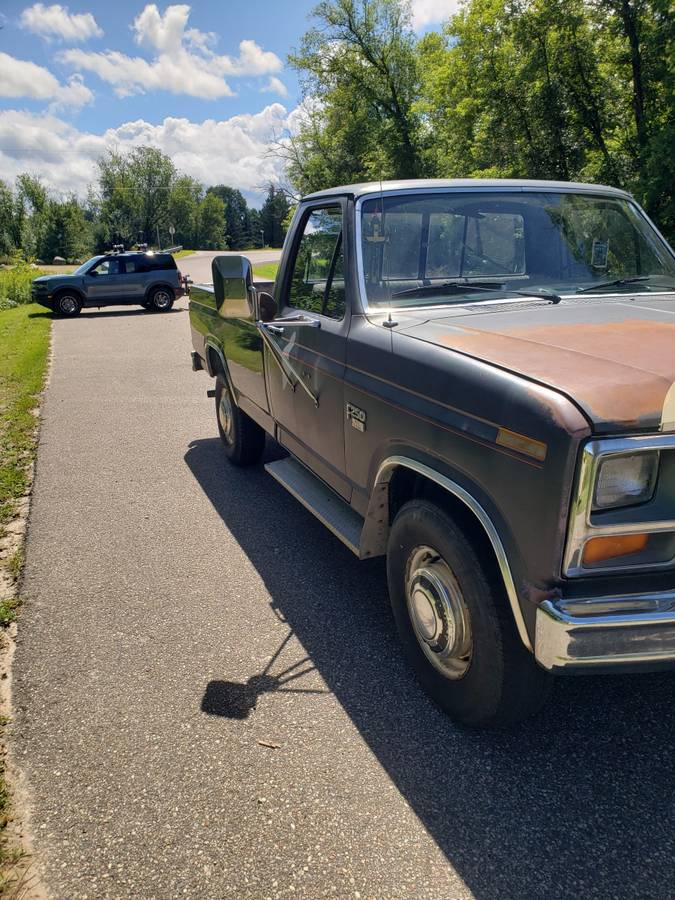 F250-2wd-6.-9-i.-d.-i-diesel-1985-grey-9