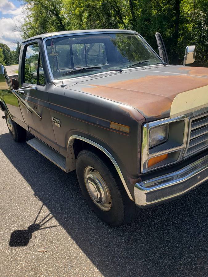 F250-2wd-6.-9-i.-d.-i-diesel-1985-grey