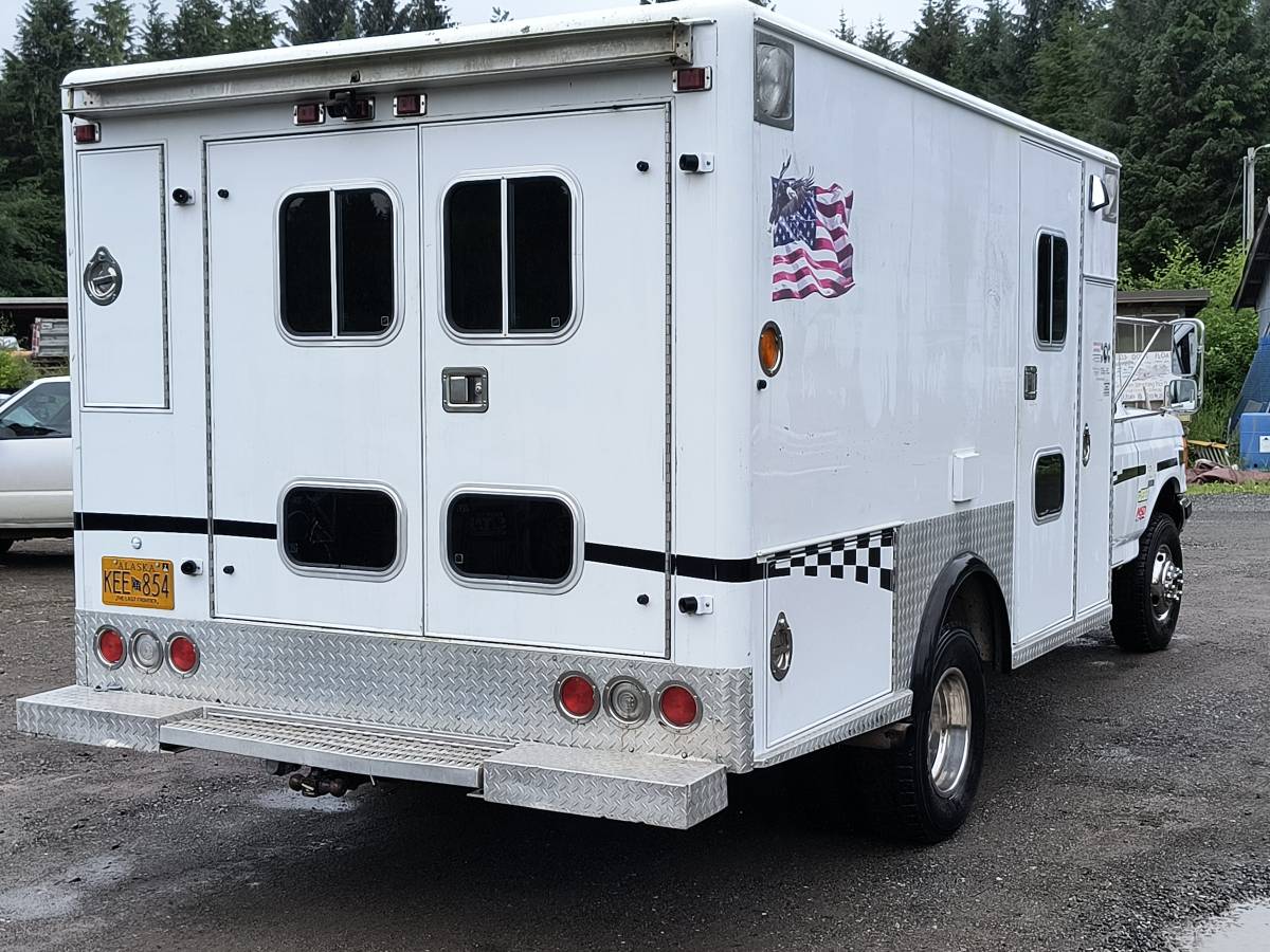 F350-4x4-ambulance-pkg-diesel-1987-white-1