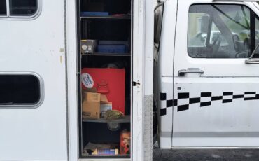 F350-4x4-ambulance-pkg-diesel-1987-white-3