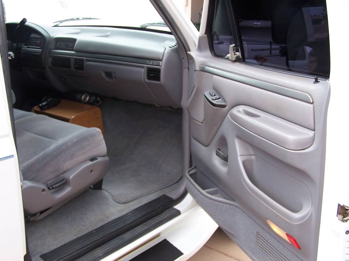 F350-extended-cab-1994-white-10