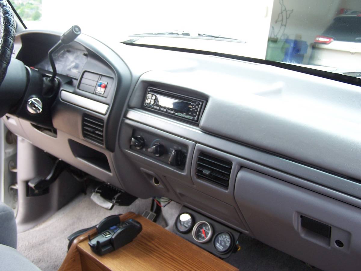 F350-extended-cab-1994-white-14