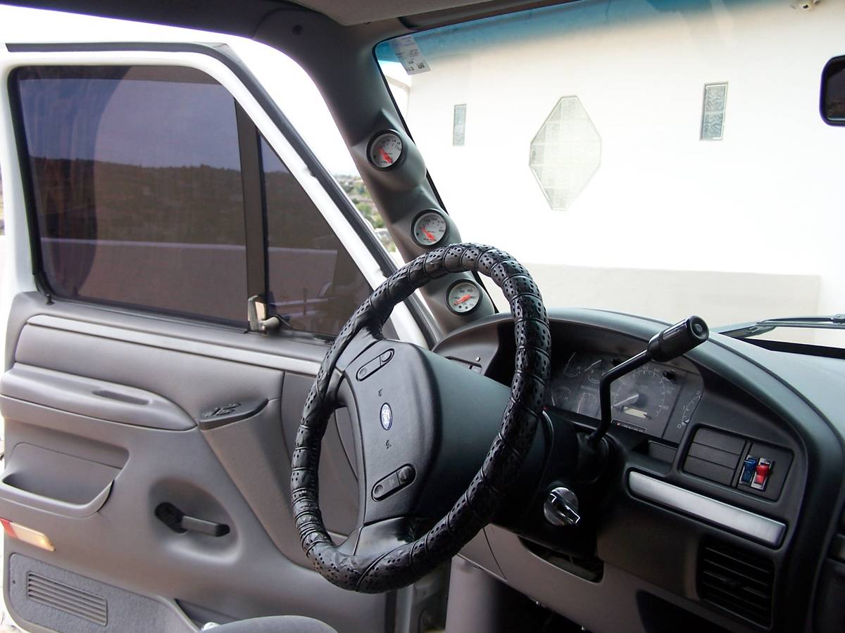 F350-extended-cab-1994-white-15