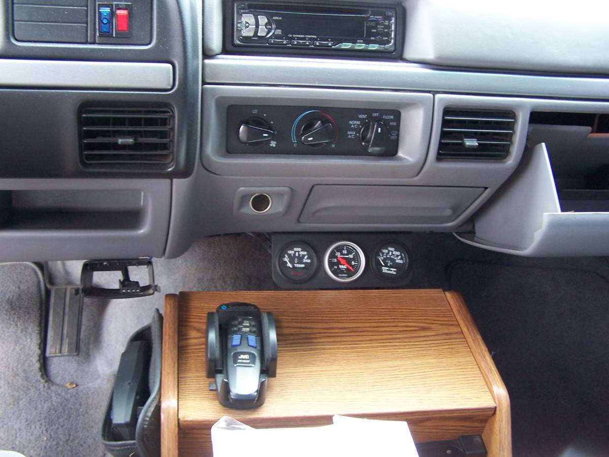 F350-extended-cab-1994-white-22
