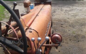 Farmall-1958-red-1