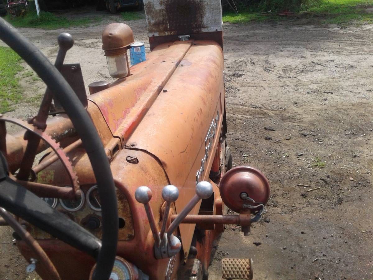 Farmall-1958-red-1