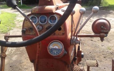 Farmall-1958-red-3