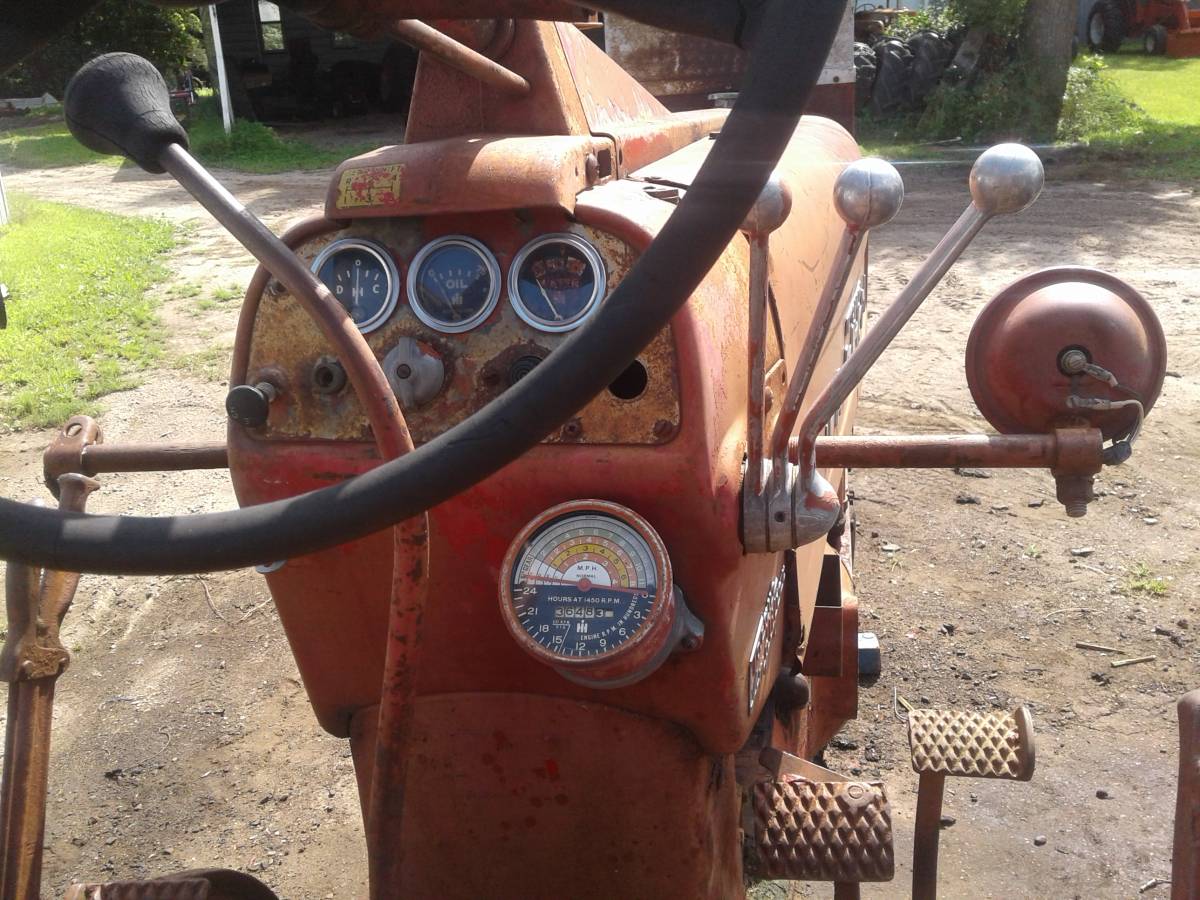 Farmall-1958-red-3