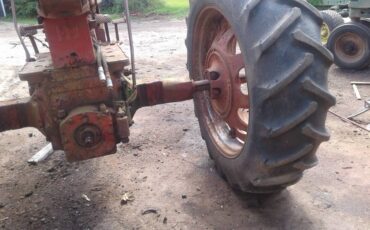 Farmall-1958-red-4
