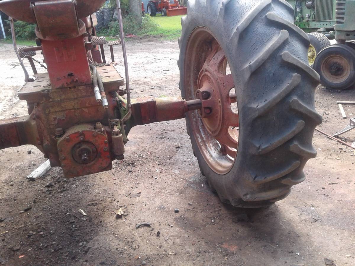 Farmall-1958-red-4