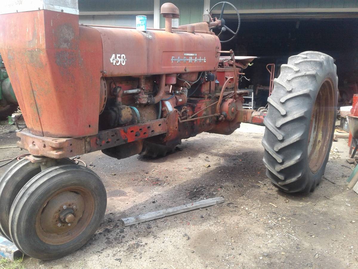 Farmall-1958-red