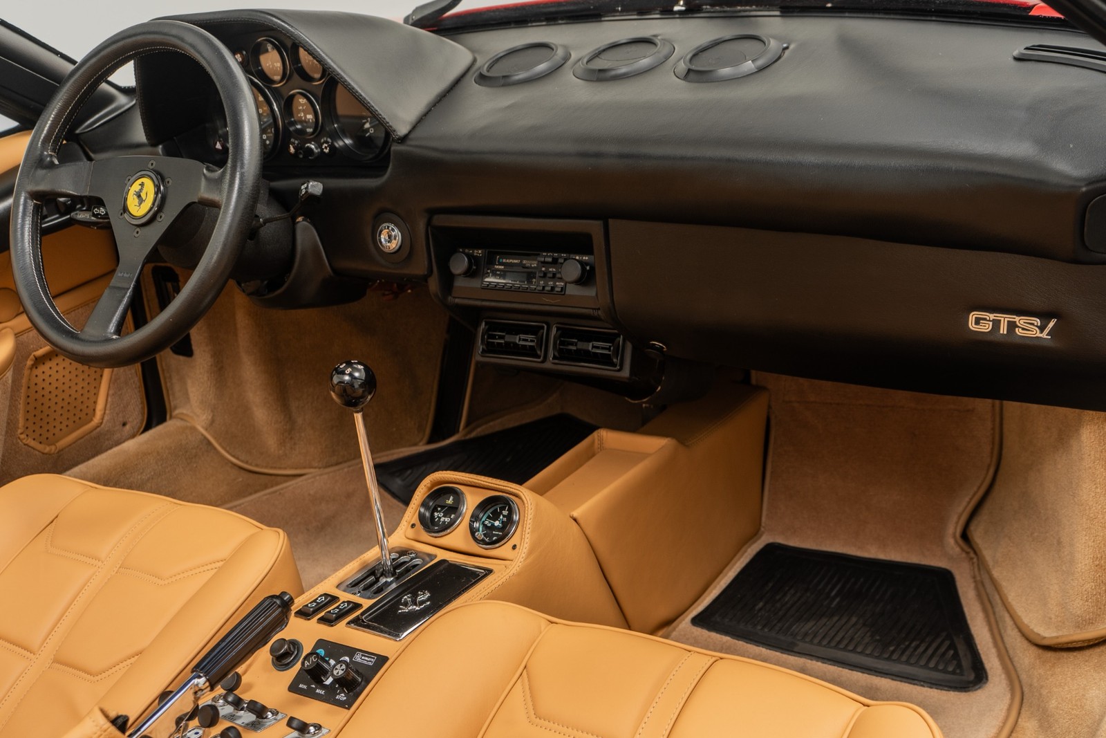 Ferrari-308-1985-2D-Coupe-12