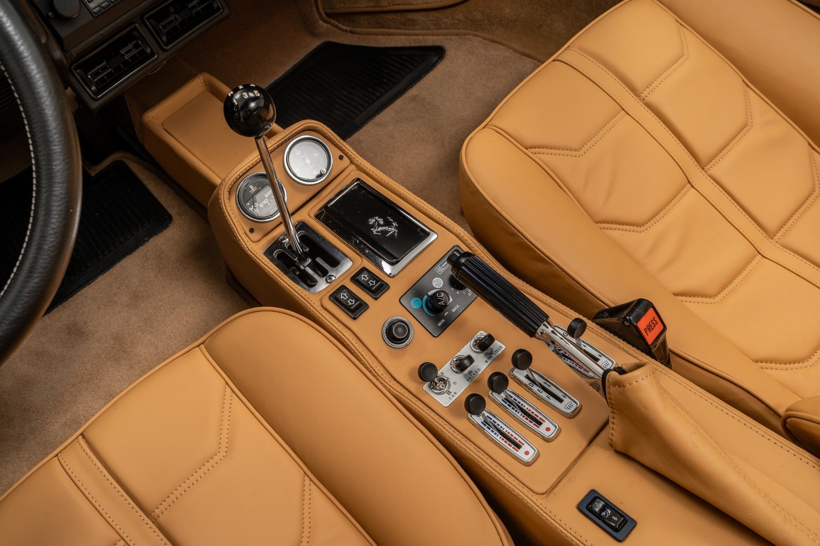 Ferrari-308-1985-2D-Coupe-14