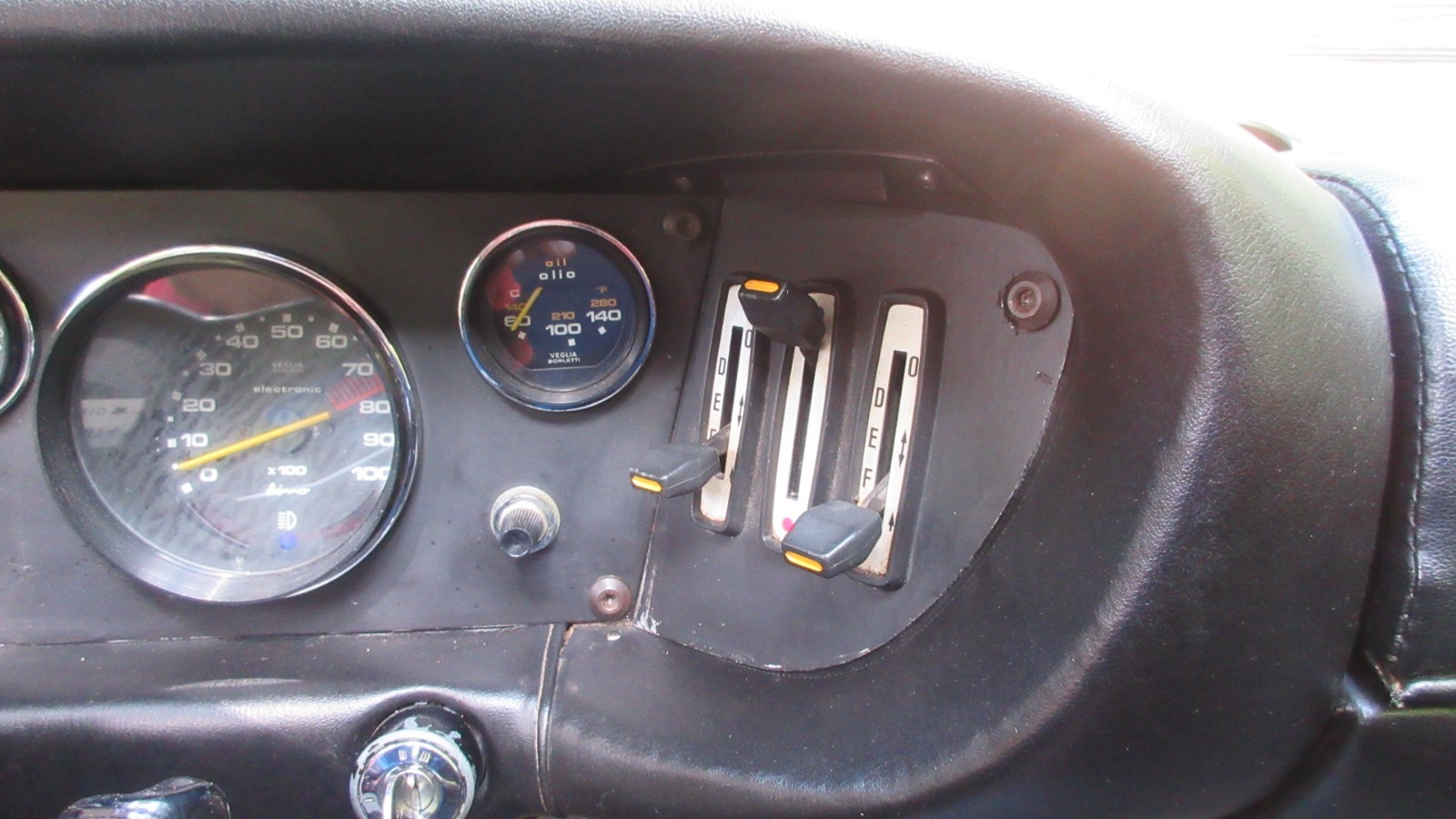 Ferrari-Dino-308-GT4-1975-Coupe-14
