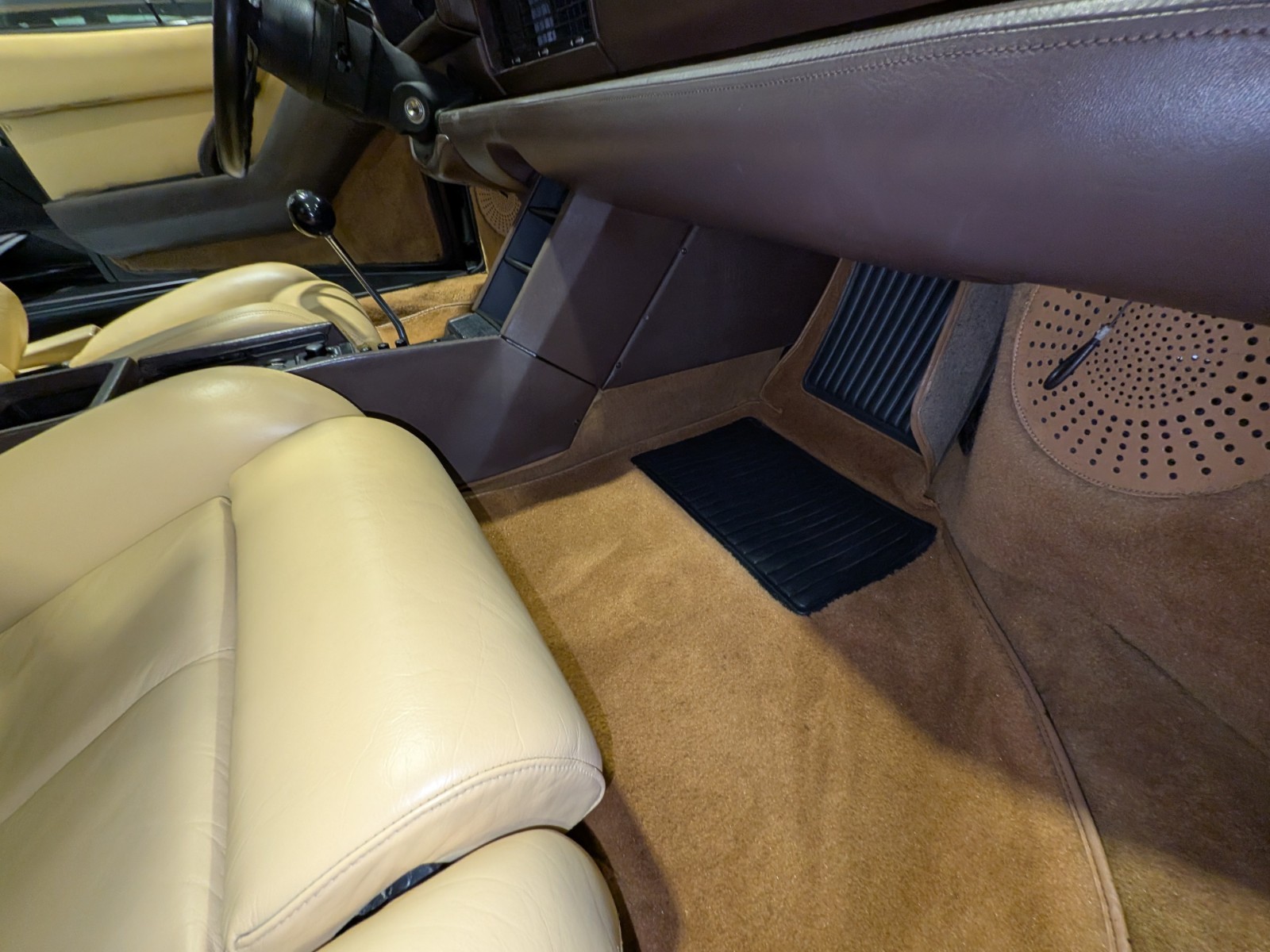 Ferrari-Testarossa-1988-Coupe-17
