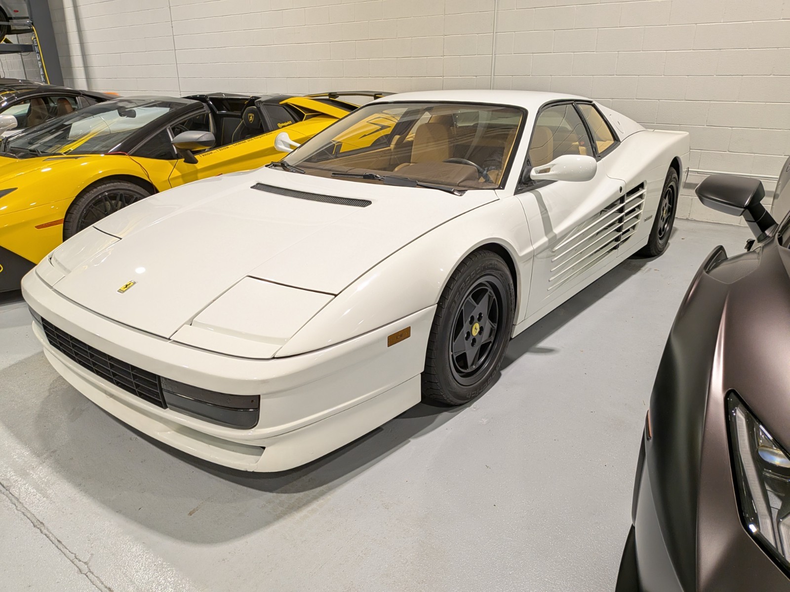 Ferrari-Testarossa-1988-Coupe-34
