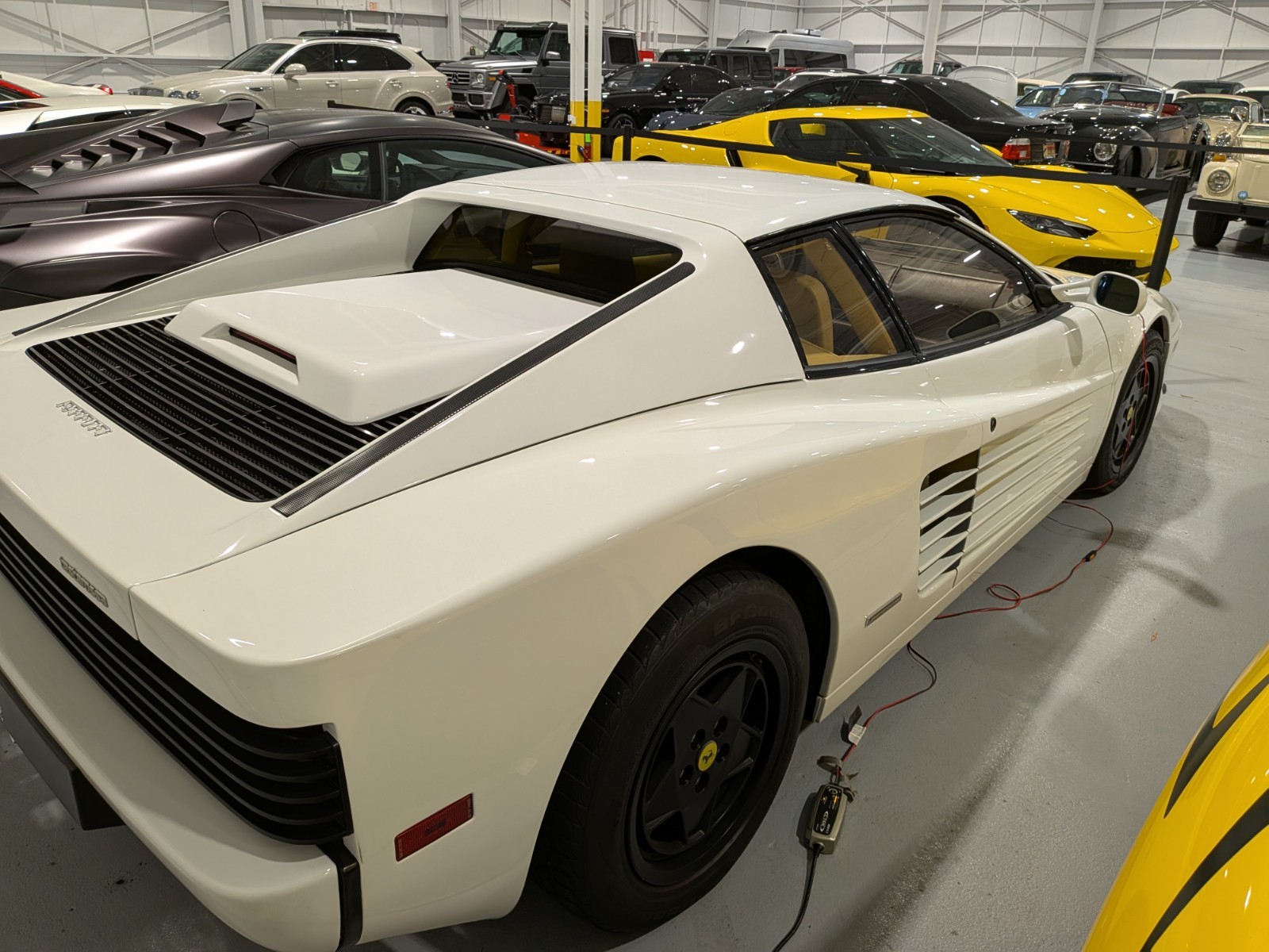 Ferrari-Testarossa-1988-Coupe-35