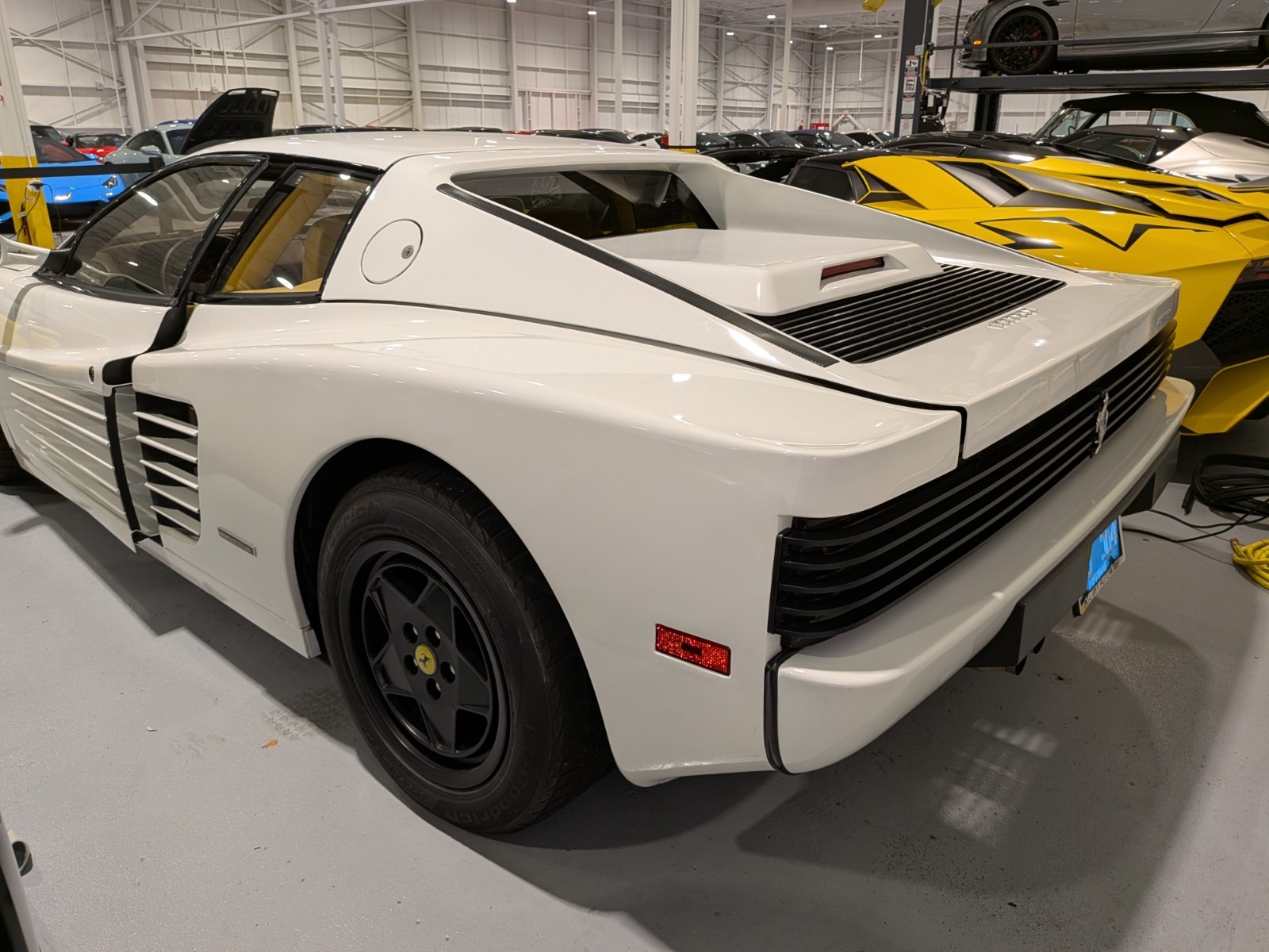 Ferrari-Testarossa-1988-Coupe-36