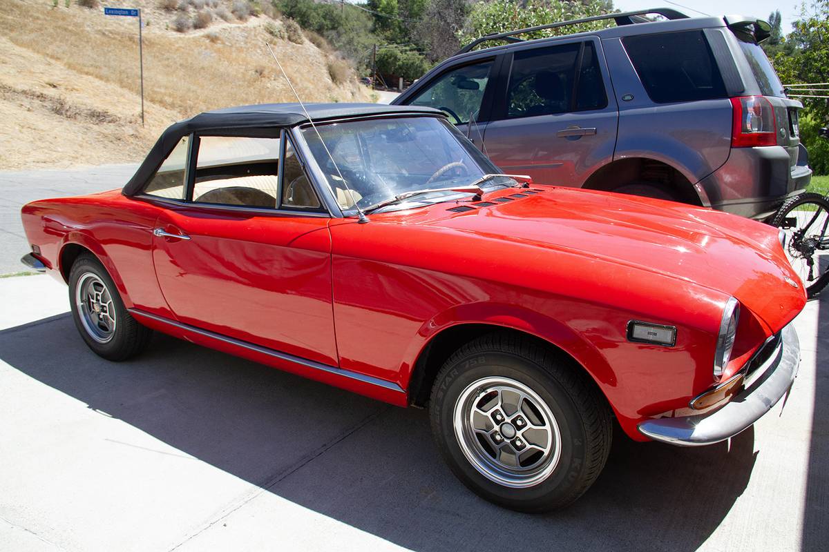Fiat-124-spider-1971-red-2